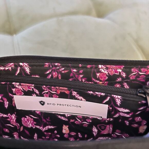 Vera Bradley NWT Iconic RFID Slim Wristlet - beautiful lining! - Picture 5 of 6